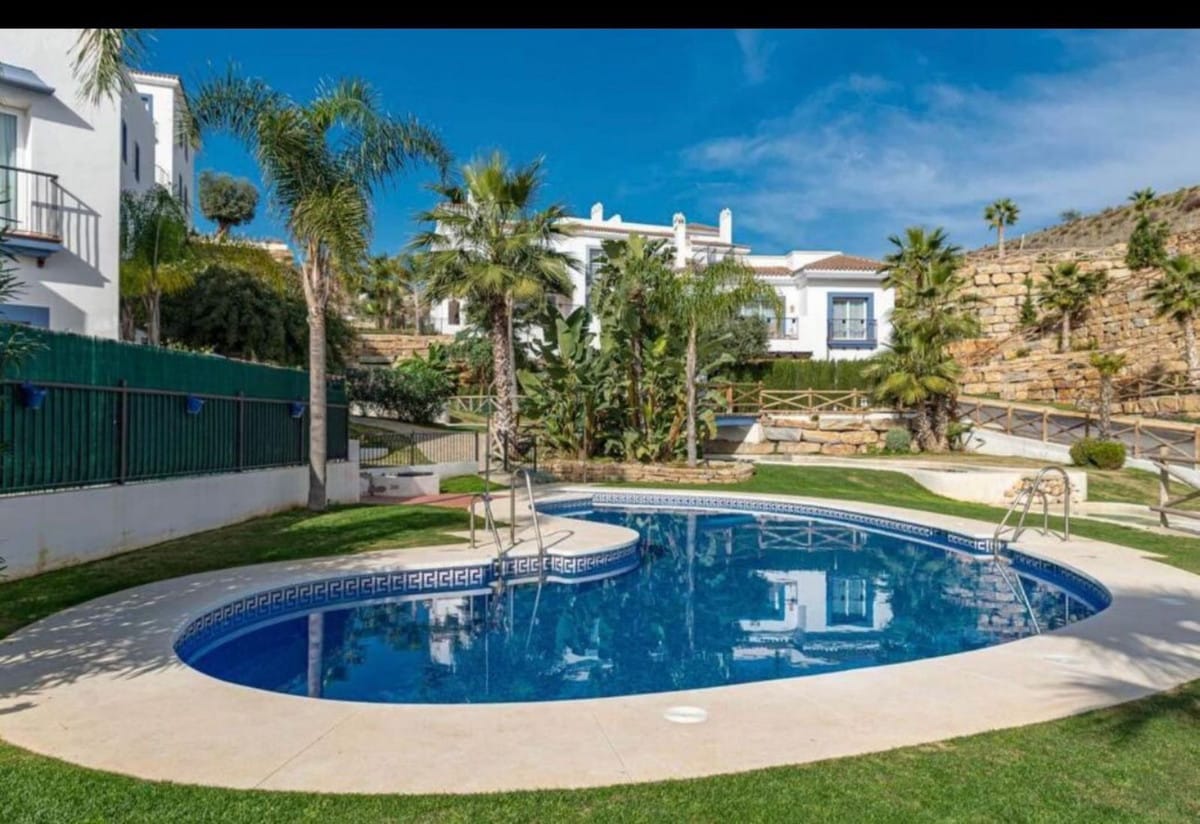 Photo 19 Middle Floor Apartment El Paraiso, Costa del Sol, Málaga – R4800937