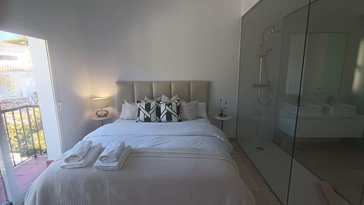 Photo 6 Middle Floor Apartment El Paraiso, Costa del Sol, Málaga – R4800937