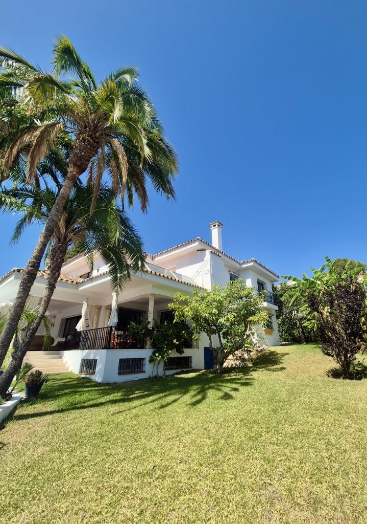 Photo 19 Timeless Elegance in La Campana, Marbella with amazing sea views – Villa del Carmen