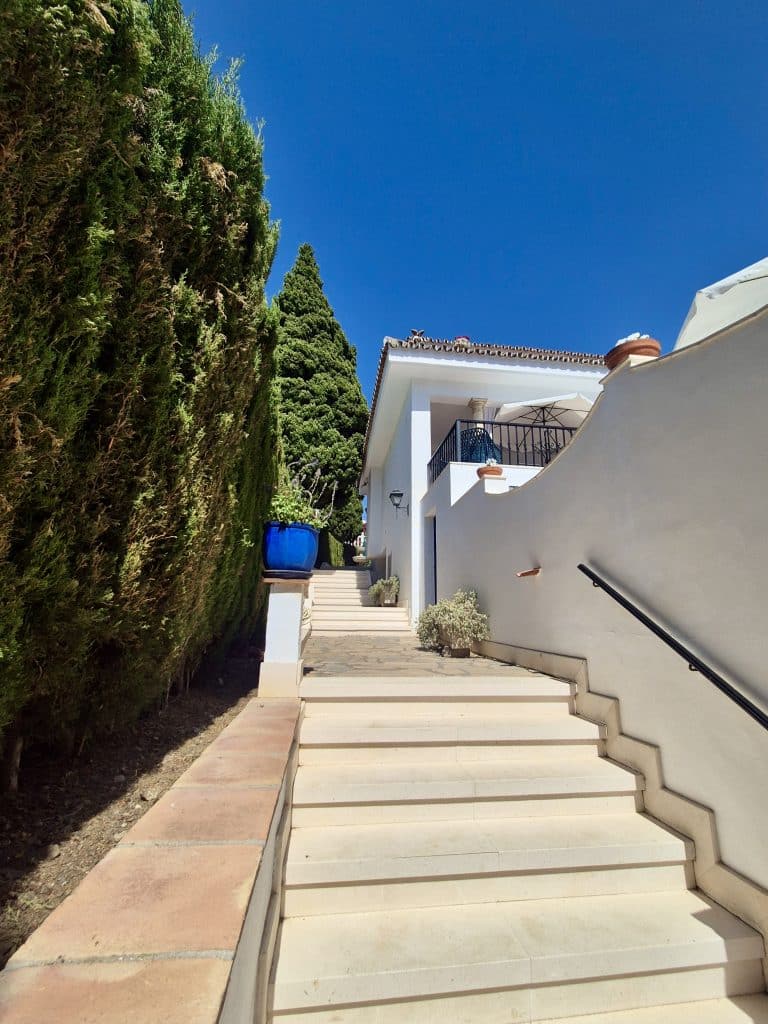 Photo 34 Timeless Elegance in La Campana, Marbella with amazing sea views – Villa del Carmen