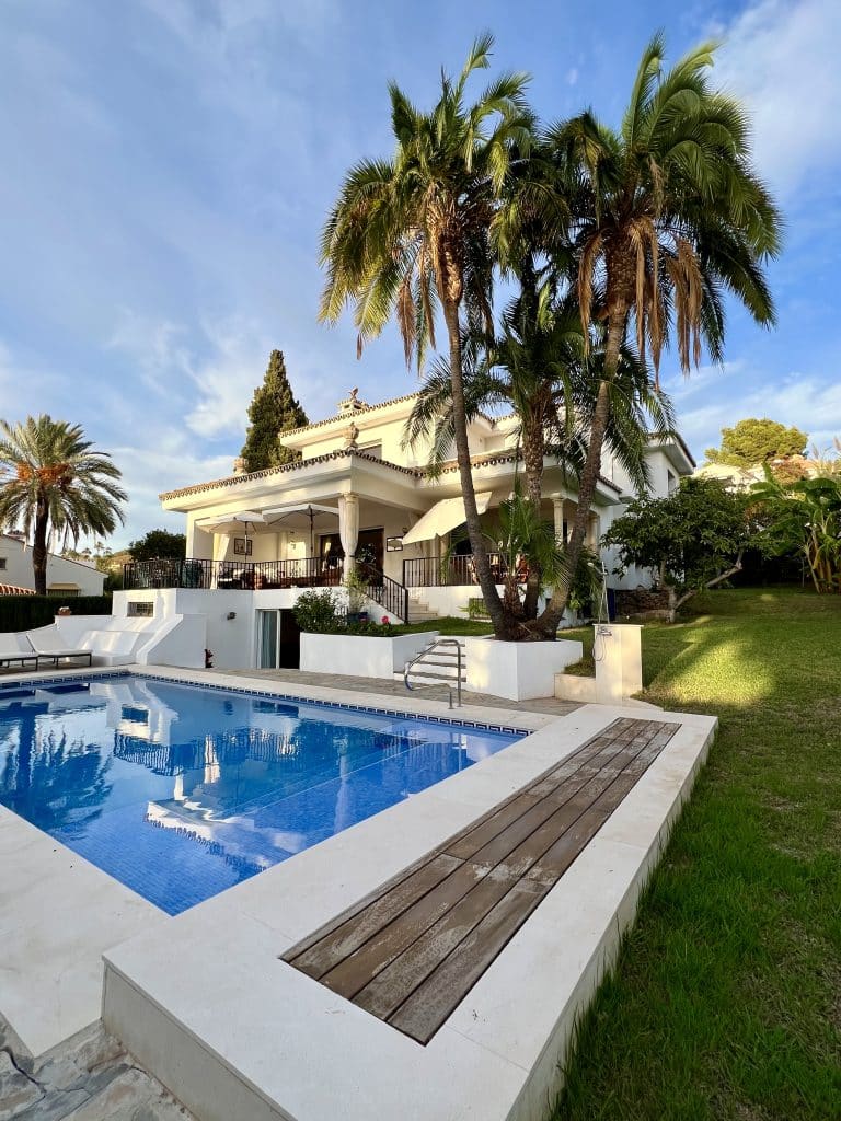 Photo 2 Timeless Elegance in La Campana, Marbella with amazing sea views – Villa del Carmen