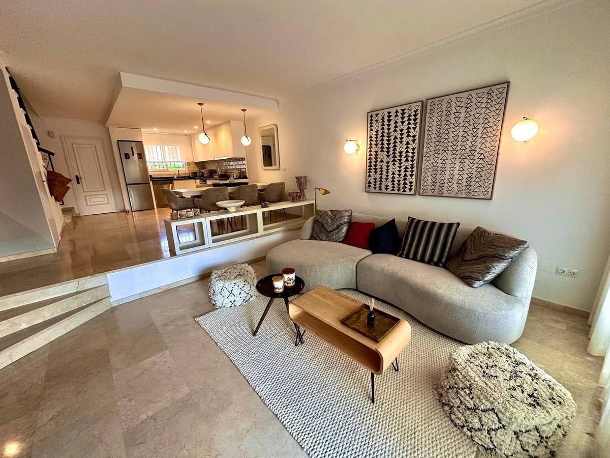 Photo 1 Townhouse El Paraiso, Costa del Sol, Málaga – R4884523