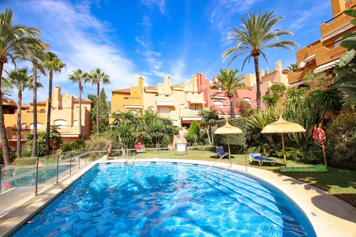 Photo 1 Townhouse Nueva Andalucía, Costa del Sol, Málaga – R4436005