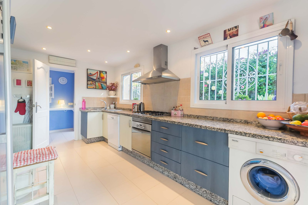 Photo 11 Detached Villa Guadalmina Alta, Costa del Sol, Málaga – R4964929