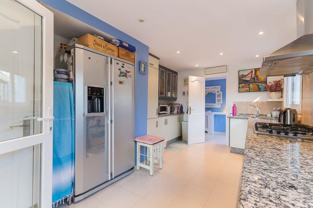 Photo 7 Detached Villa Guadalmina Alta, Costa del Sol, Málaga – R4964929