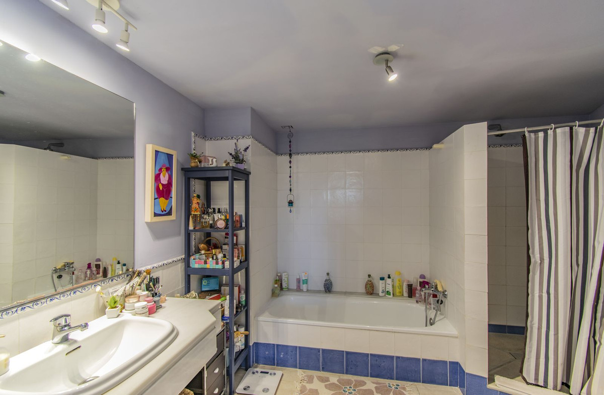 Photo 16 Middle Floor Apartment Guadalmina Alta, Costa del Sol, Málaga – R4766056