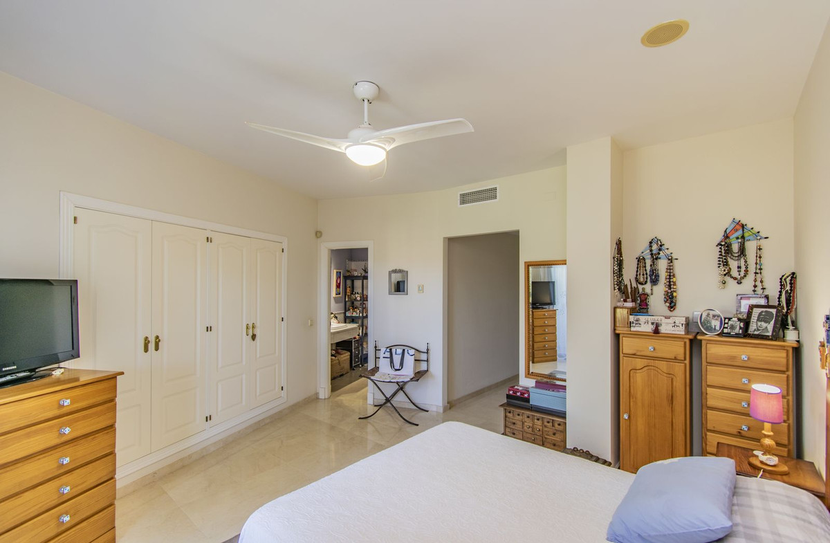 Photo 17 Middle Floor Apartment Guadalmina Alta, Costa del Sol, Málaga – R4766056