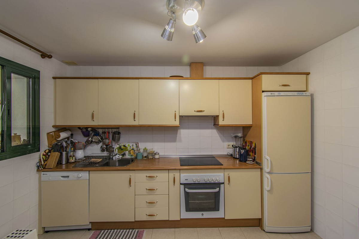 Photo 18 Middle Floor Apartment Guadalmina Alta, Costa del Sol, Málaga – R4766056
