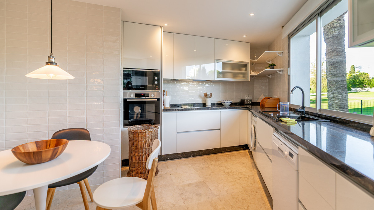 Photo 13 Middle Floor Apartment Guadalmina Alta, Costa del Sol, Málaga – R4897615