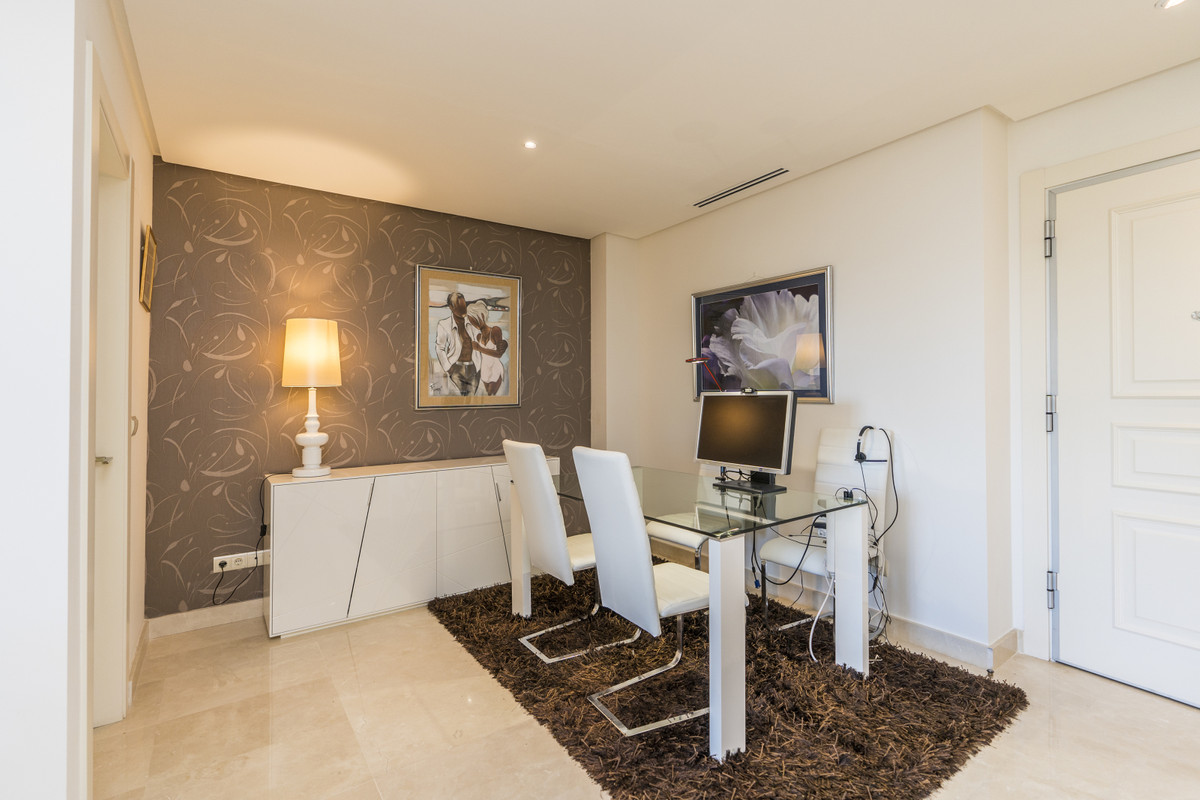 Photo 15 Ground Floor Apartment Nueva Andalucía, Costa del Sol, Málaga – R4673671