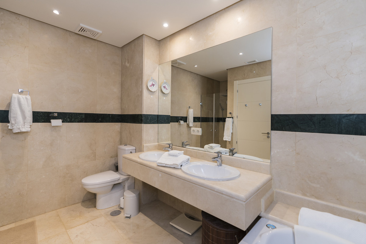 Photo 23 Ground Floor Apartment Nueva Andalucía, Costa del Sol, Málaga – R4673671