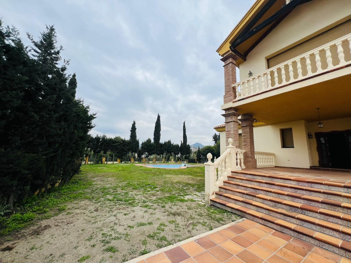Photo 3 Detached Villa Atalaya, Costa del Sol, Málaga – R4930417