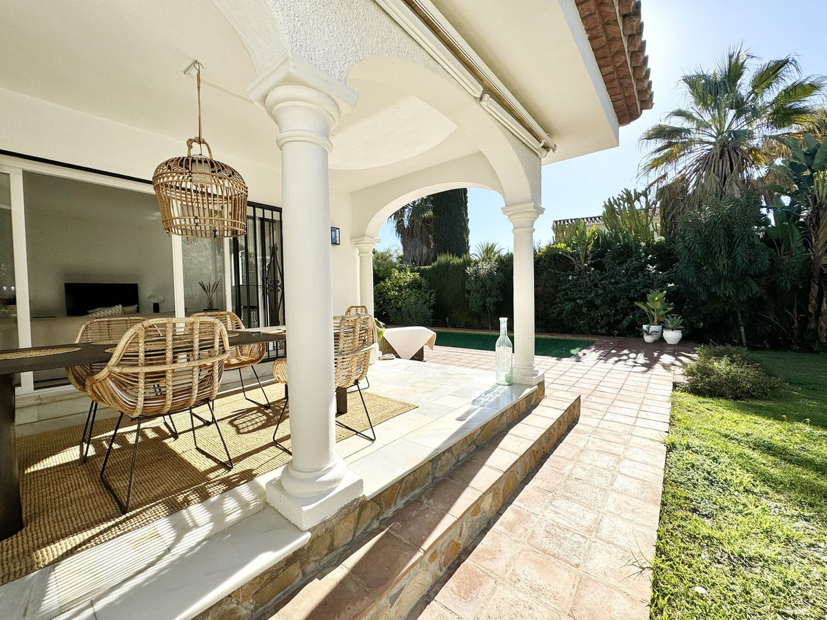Photo 13 Detached Villa El Paraiso, Costa del Sol, Málaga – R4615102