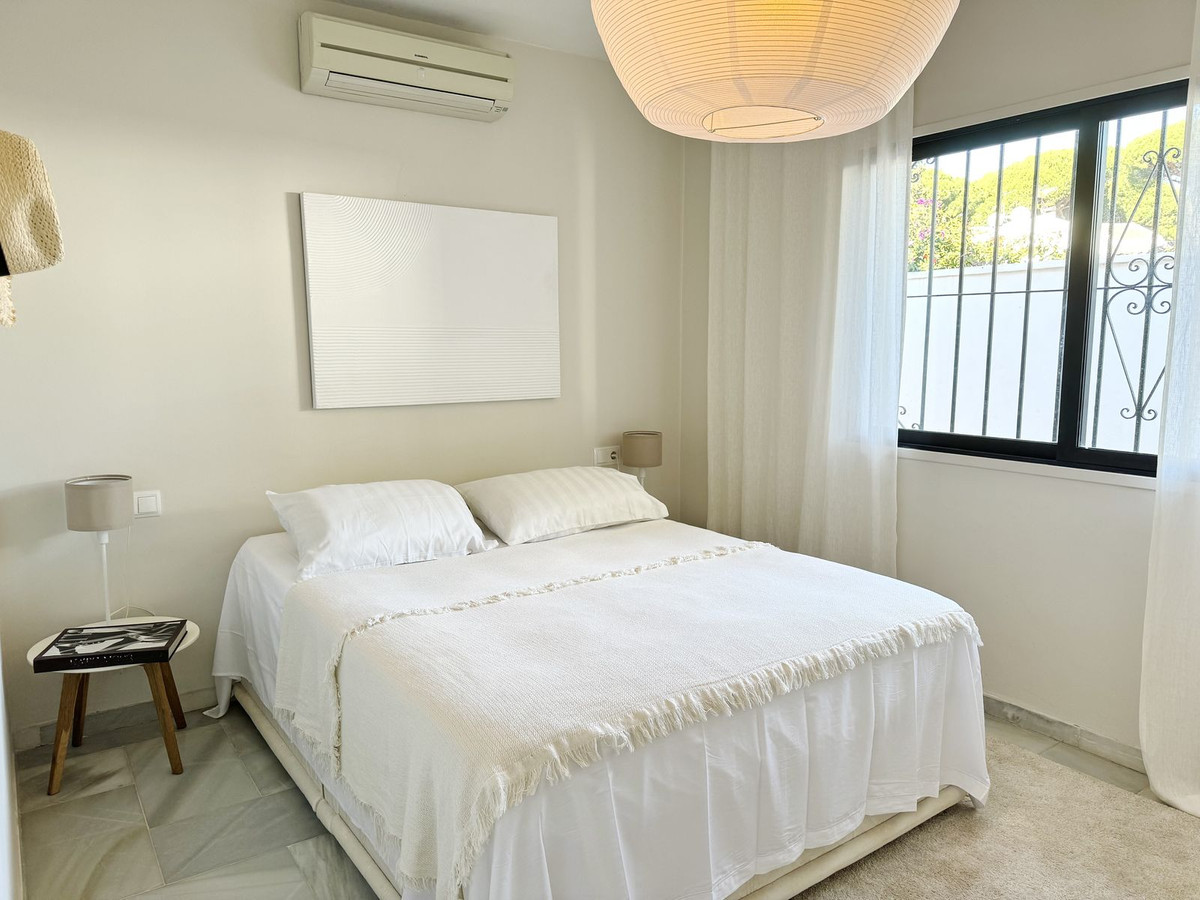 Photo 14 Detached Villa El Paraiso, Costa del Sol, Málaga – R4615102