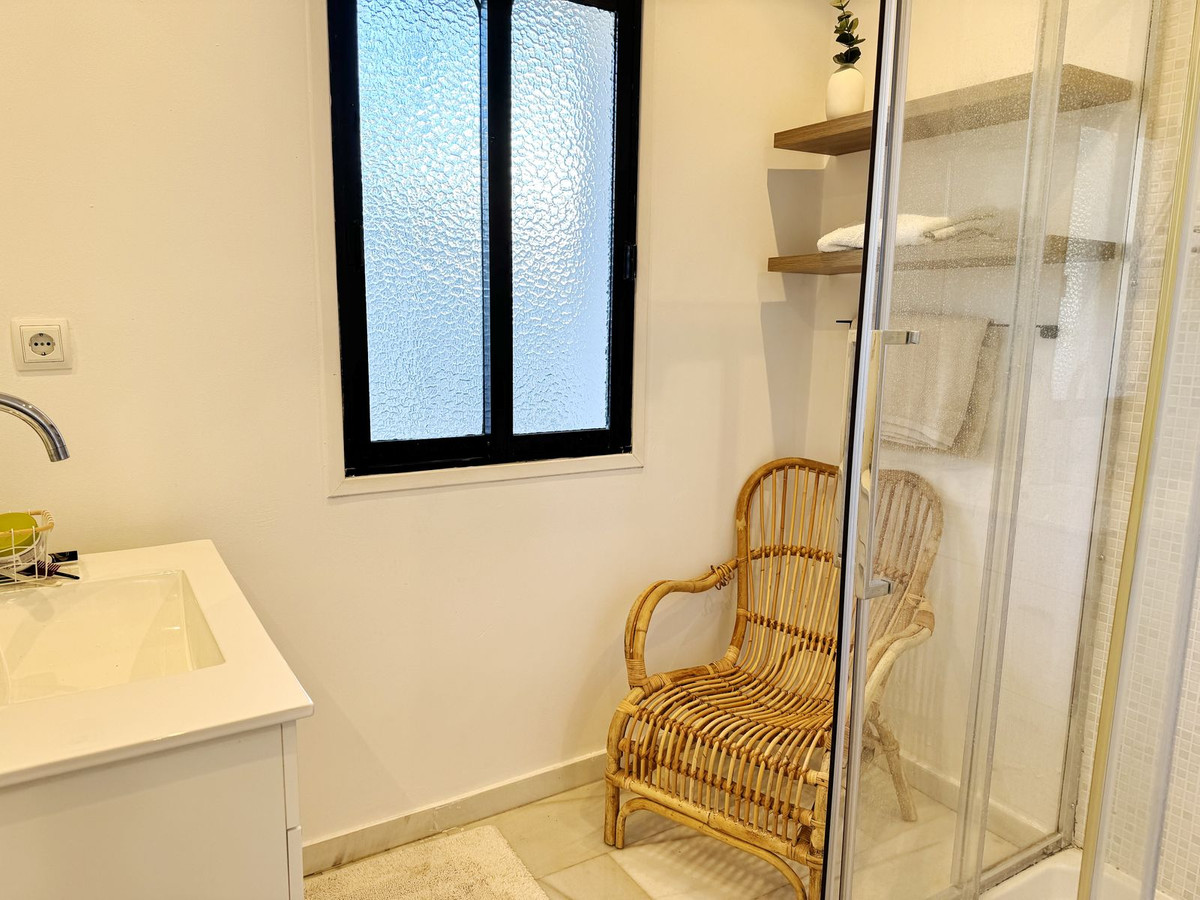 Photo 15 Detached Villa El Paraiso, Costa del Sol, Málaga – R4615102