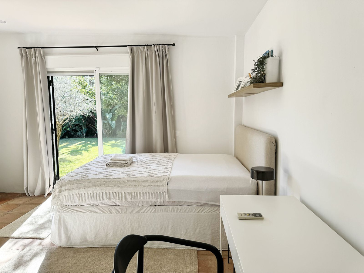 Photo 16 Detached Villa El Paraiso, Costa del Sol, Málaga – R4615102