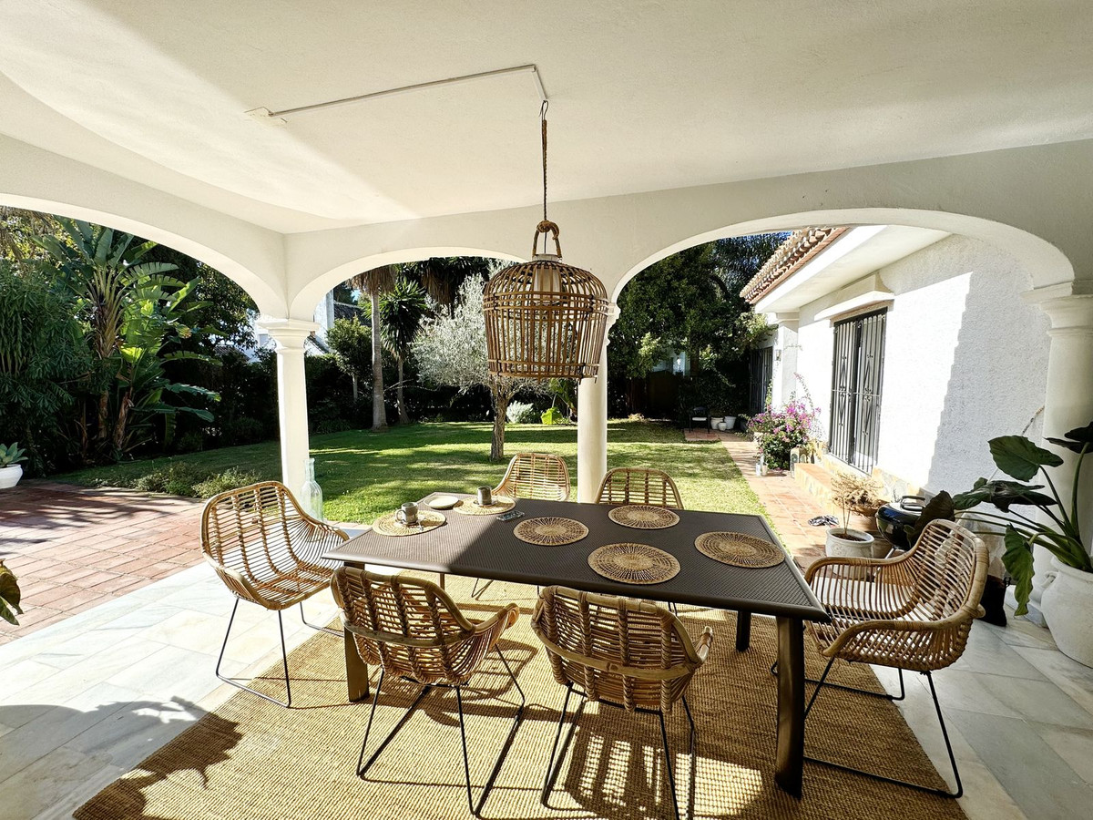 Photo 18 Detached Villa El Paraiso, Costa del Sol, Málaga – R4615102