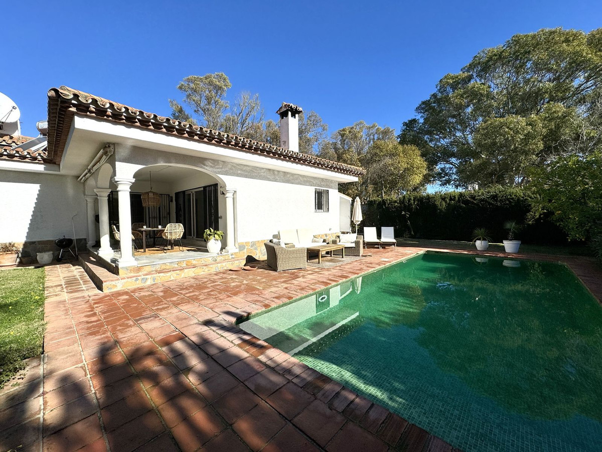 Photo 19 Detached Villa El Paraiso, Costa del Sol, Málaga – R4615102