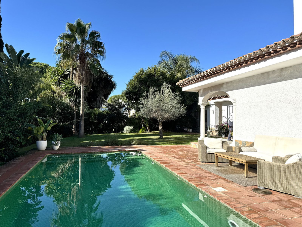 Photo 20 Detached Villa El Paraiso, Costa del Sol, Málaga – R4615102