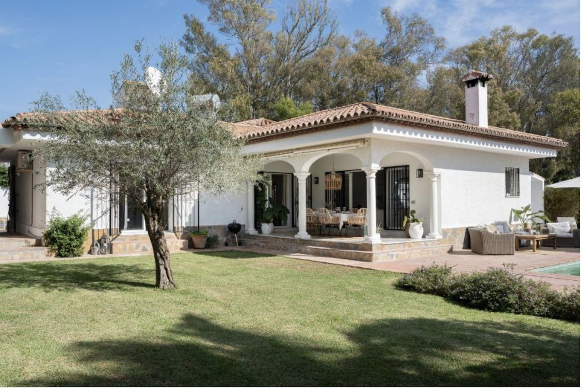 Photo 23 Detached Villa El Paraiso, Costa del Sol, Málaga – R4615102