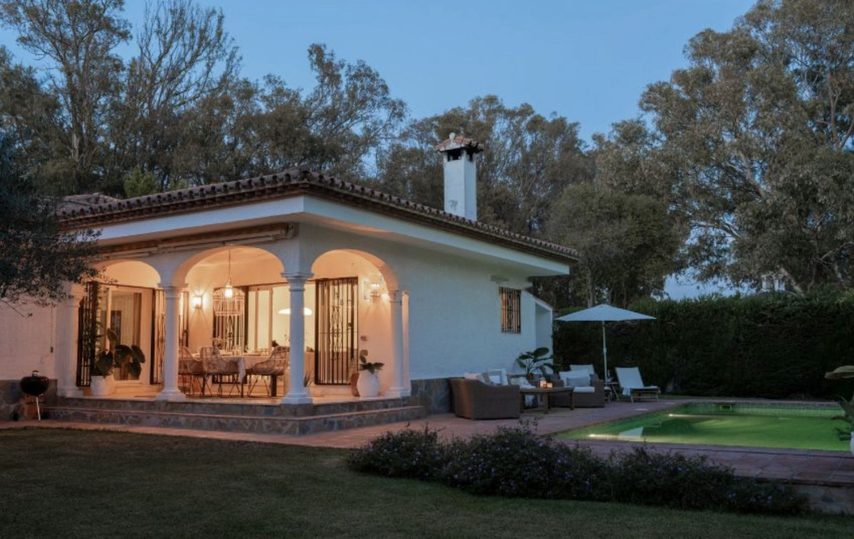 Photo 25 Detached Villa El Paraiso, Costa del Sol, Málaga – R4615102