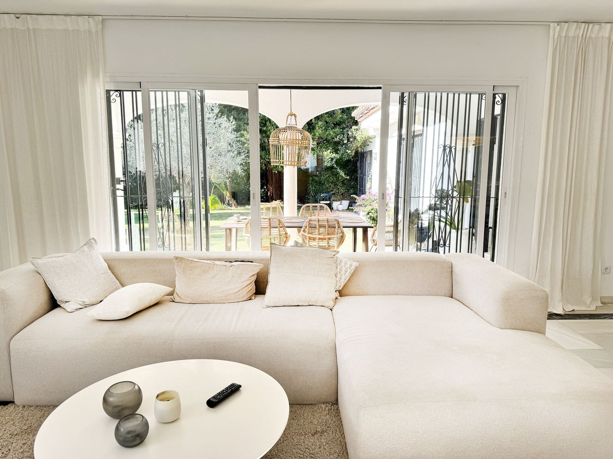 Photo 26 Detached Villa El Paraiso, Costa del Sol, Málaga – R4615102
