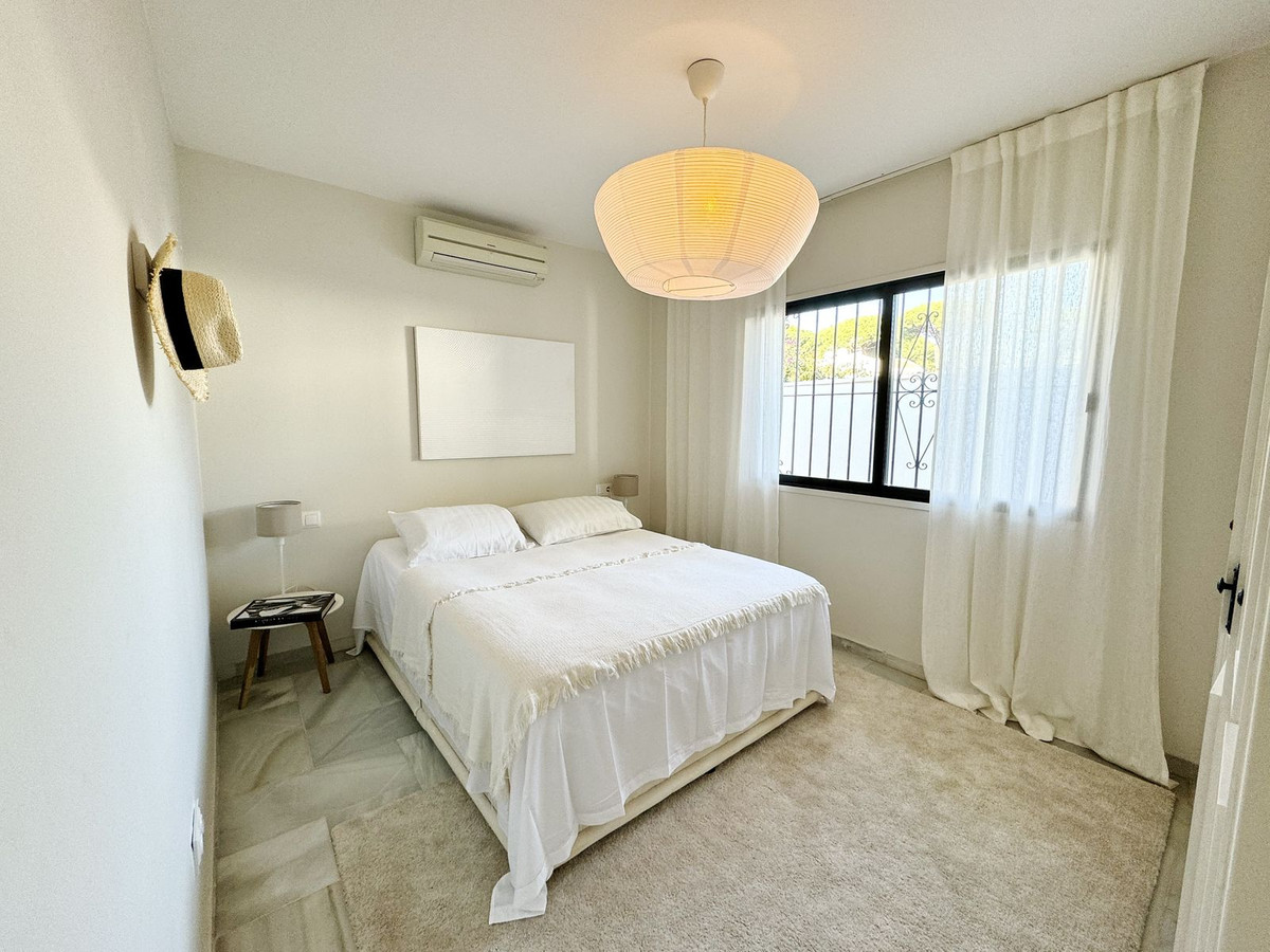 Photo 29 Detached Villa El Paraiso, Costa del Sol, Málaga – R4615102