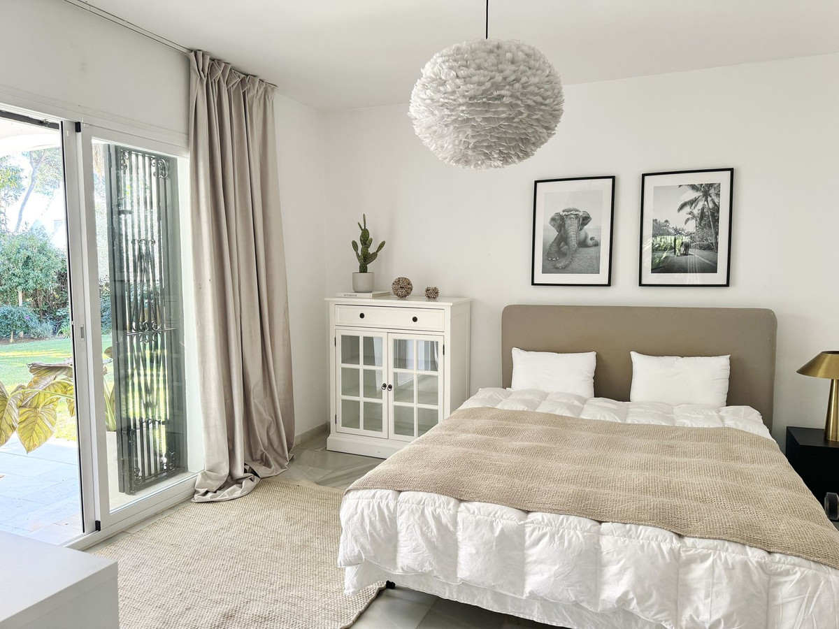 Photo 5 Detached Villa El Paraiso, Costa del Sol, Málaga – R4615102