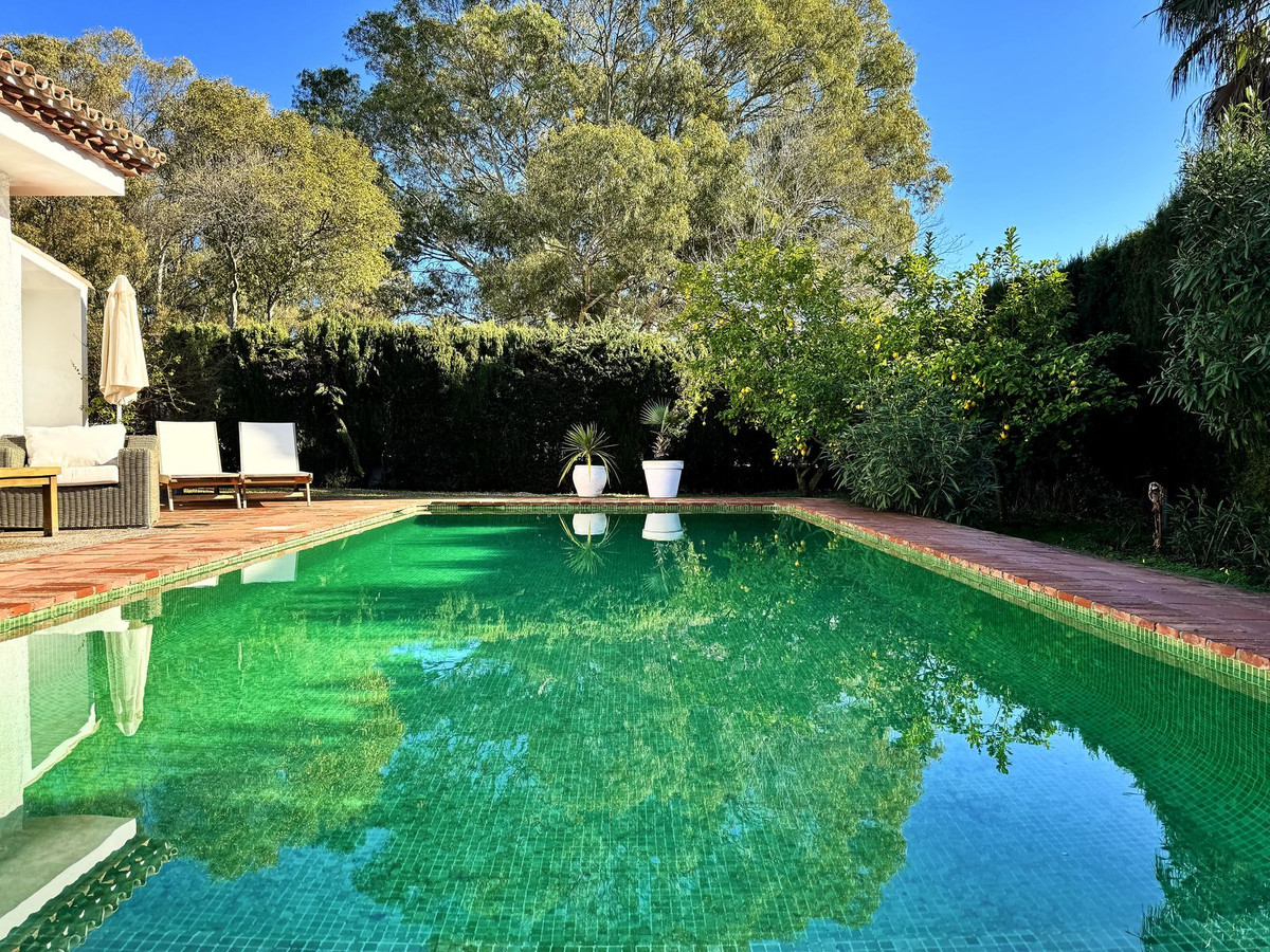 Photo 8 Detached Villa El Paraiso, Costa del Sol, Málaga – R4615102