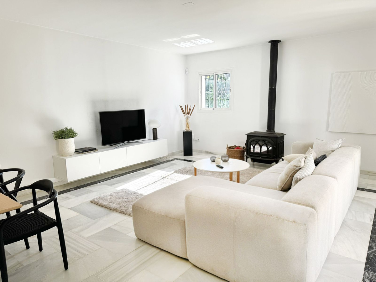Photo 10 Detached Villa El Paraiso, Costa del Sol, Málaga – R4615102