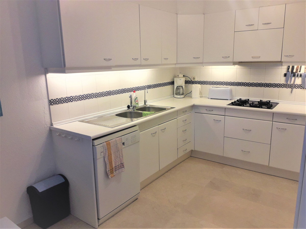 Photo 6 Middle Floor Apartment Atalaya, Costa del Sol, Málaga – R3738706