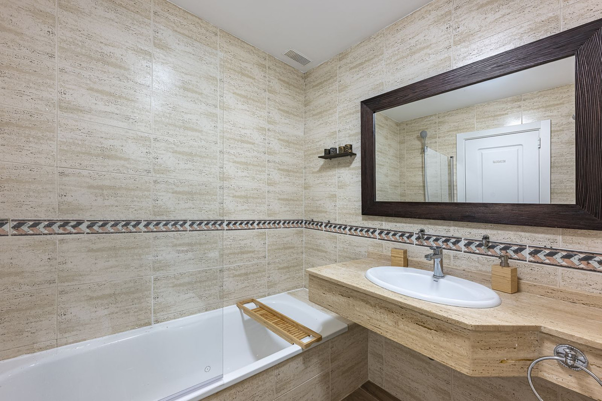Photo 17 Ground Floor Apartment Nueva Andalucía, Costa del Sol, Málaga – R4927462