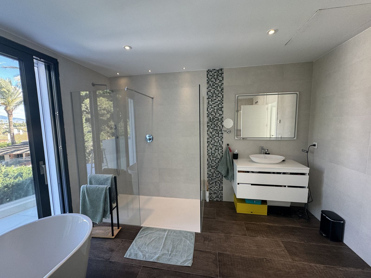 Photo 10 Detached Villa Atalaya, Costa del Sol, Málaga – R4981324