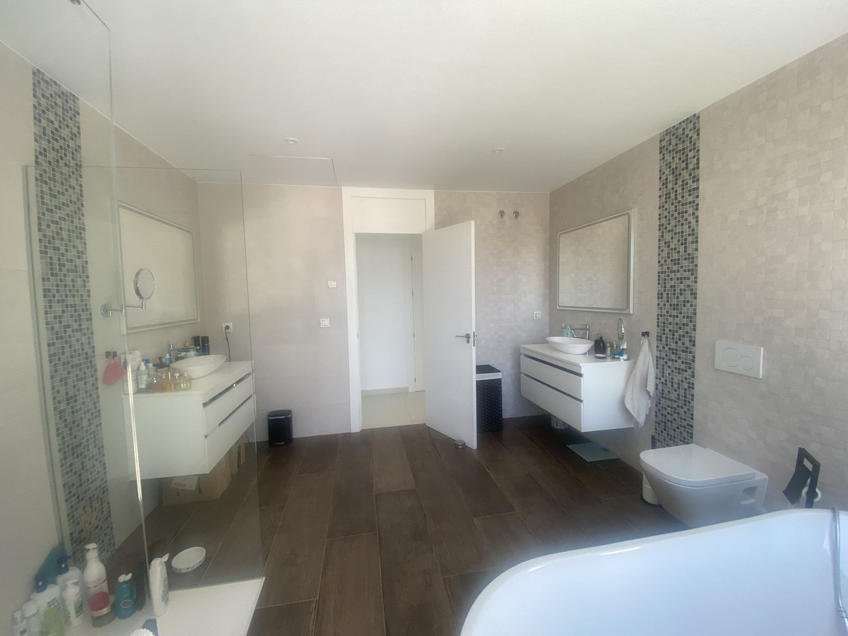 Photo 18 Detached Villa Atalaya, Costa del Sol, Málaga – R4981324
