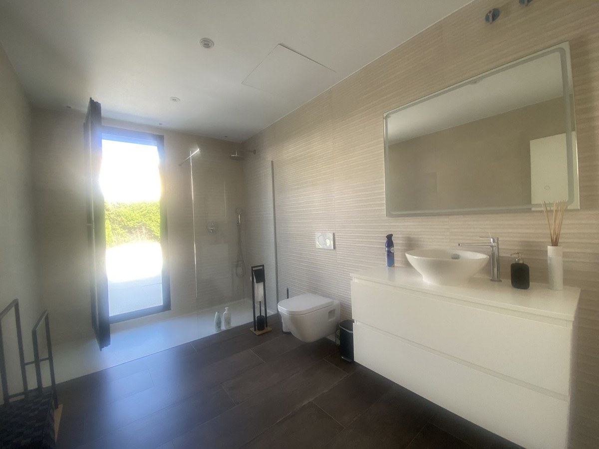 Photo 23 Detached Villa Atalaya, Costa del Sol, Málaga – R4981324