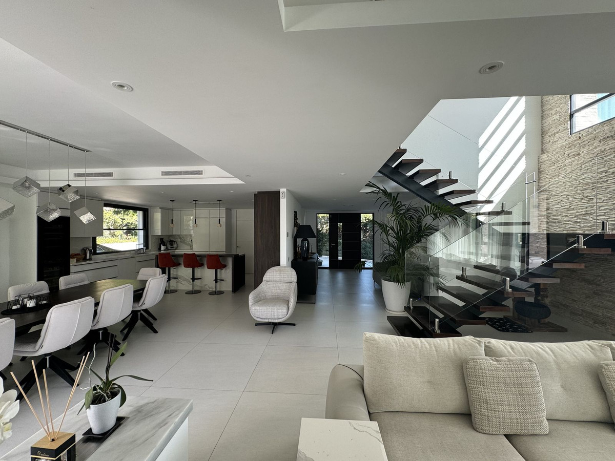 Photo 1 Detached Villa Atalaya, Costa del Sol, Málaga – R4981324