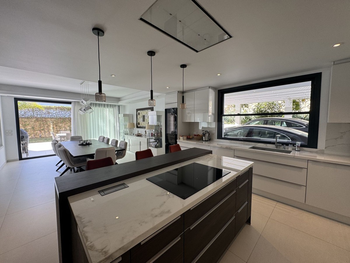Photo 40 Detached Villa Atalaya, Costa del Sol, Málaga – R4981324