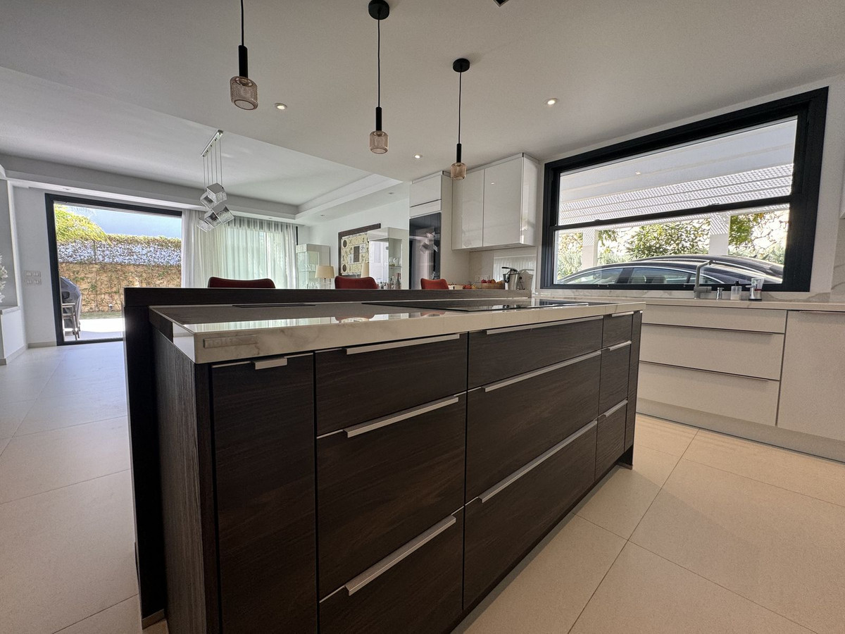 Photo 41 Detached Villa Atalaya, Costa del Sol, Málaga – R4981324