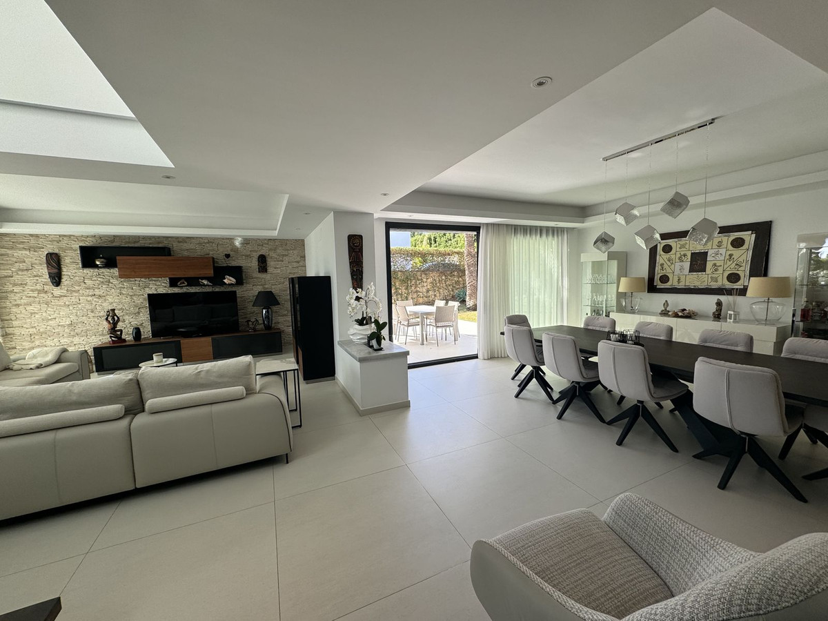 Photo 3 Detached Villa Atalaya, Costa del Sol, Málaga – R4981324