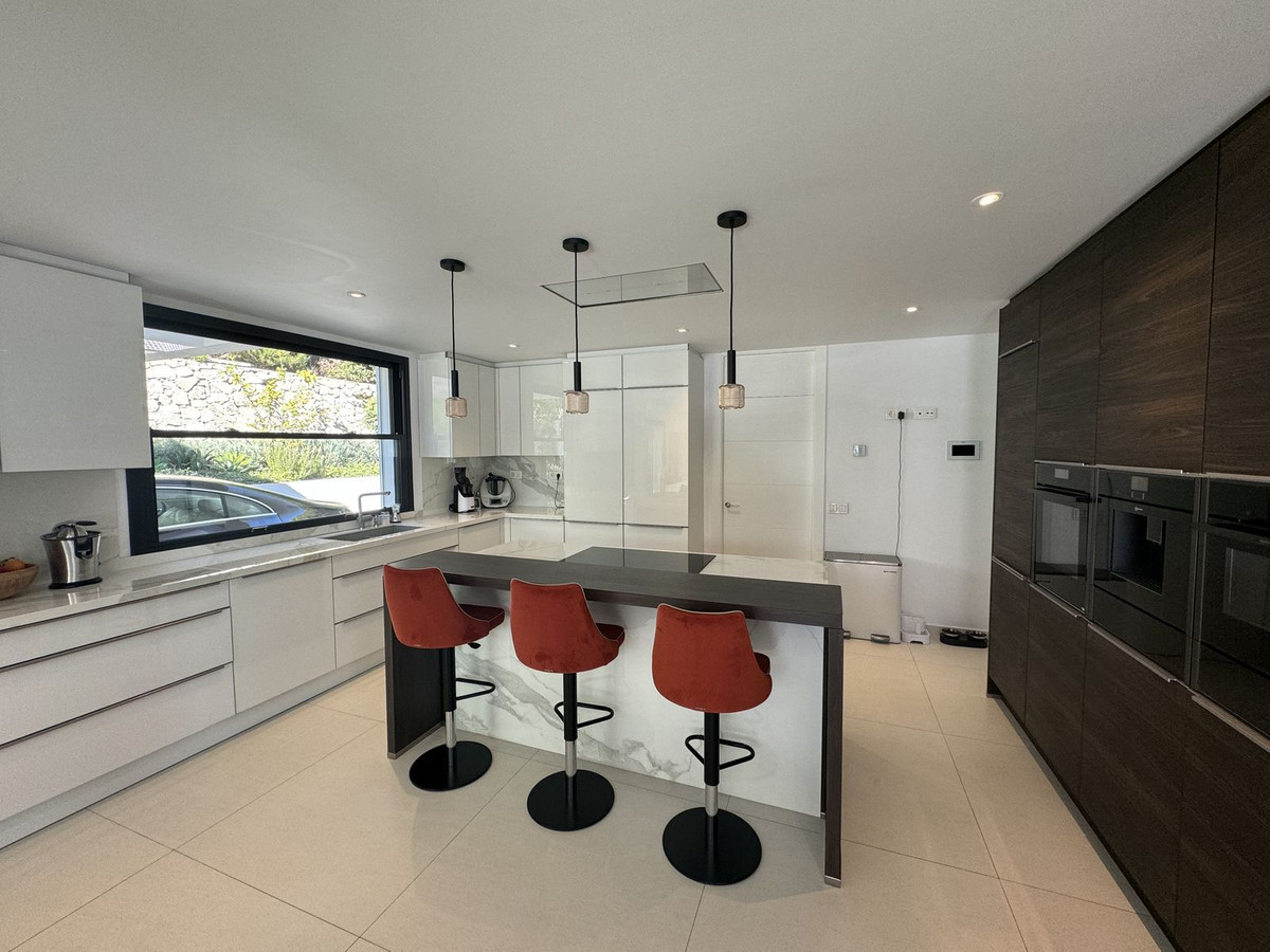 Photo 4 Detached Villa Atalaya, Costa del Sol, Málaga – R4981324
