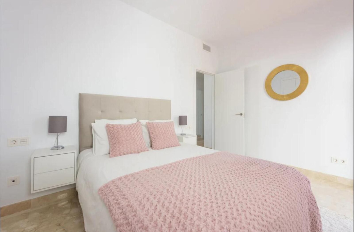 Photo 11 Middle Floor Apartment El Paraiso, Costa del Sol, Málaga – R4968475