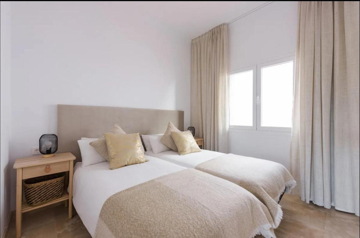 Photo 13 Middle Floor Apartment El Paraiso, Costa del Sol, Málaga – R4968475