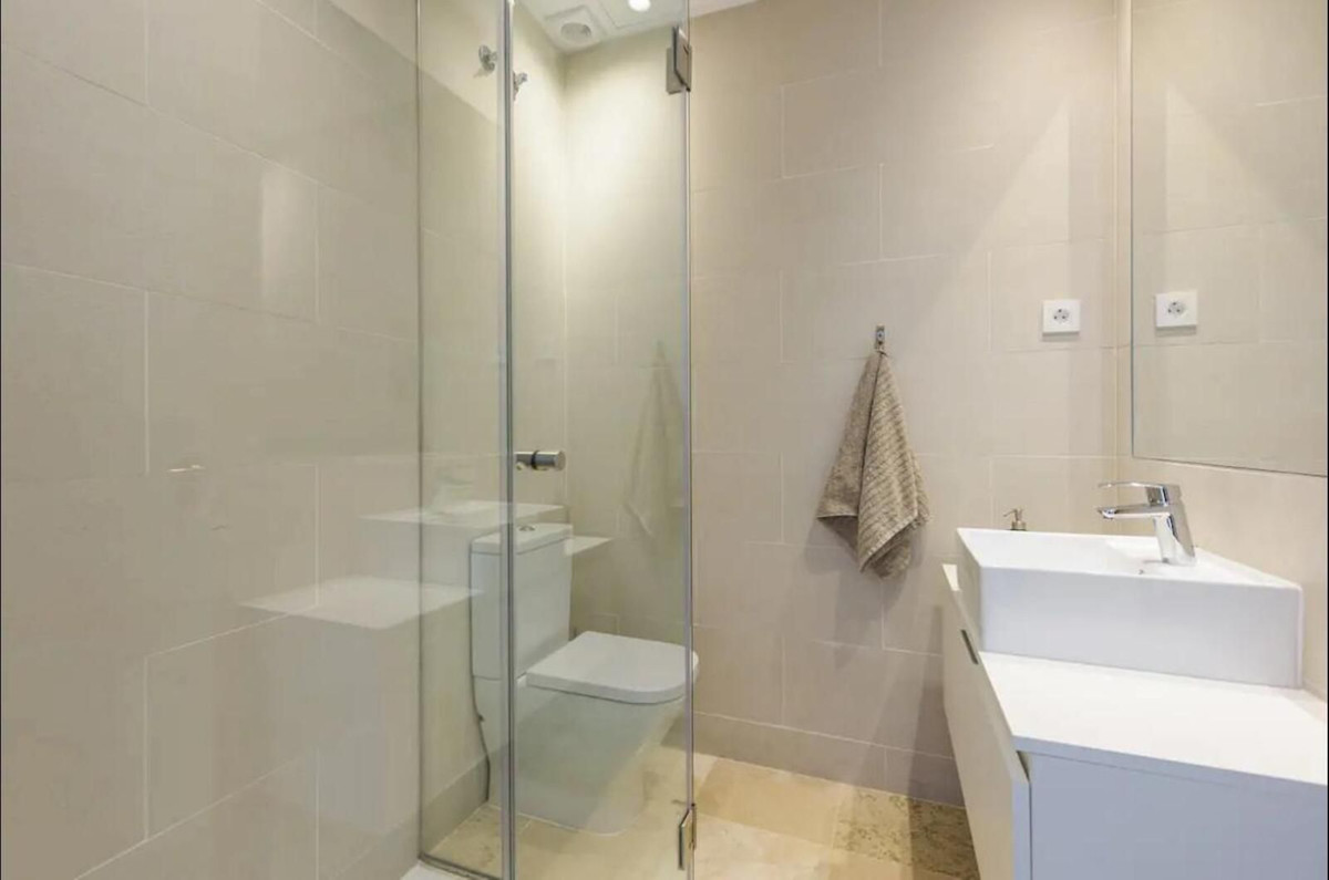 Photo 14 Middle Floor Apartment El Paraiso, Costa del Sol, Málaga – R4968475