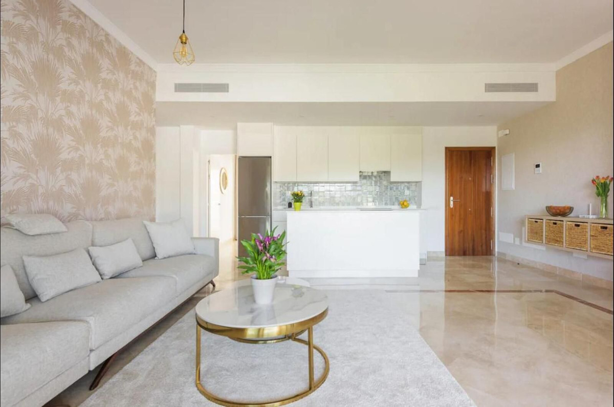 Photo 5 Middle Floor Apartment El Paraiso, Costa del Sol, Málaga – R4968475