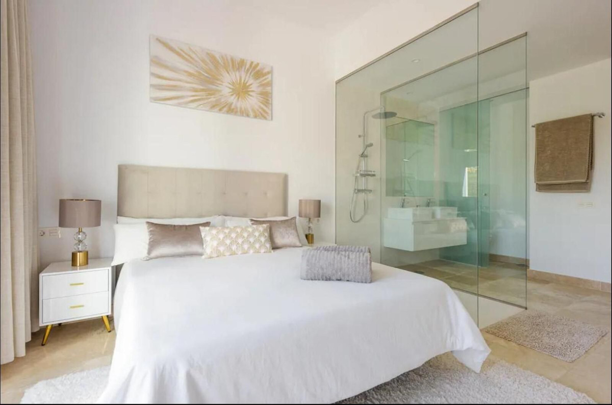 Photo 8 Middle Floor Apartment El Paraiso, Costa del Sol, Málaga – R4968475