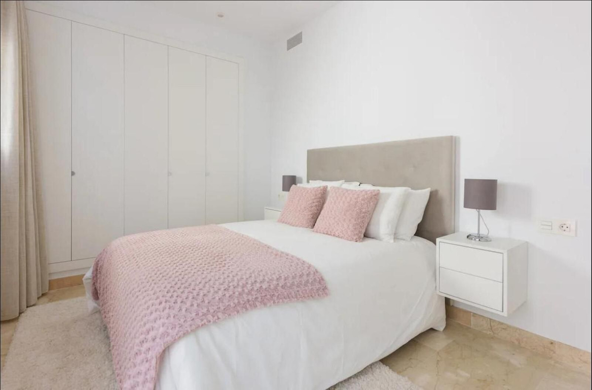 Photo 10 Middle Floor Apartment El Paraiso, Costa del Sol, Málaga – R4968475