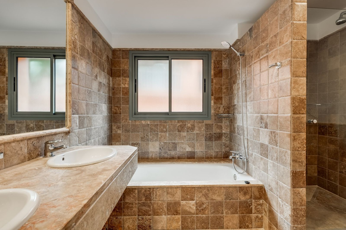Photo 11 Middle Floor Apartment Atalaya, Costa del Sol, Málaga – R4917337