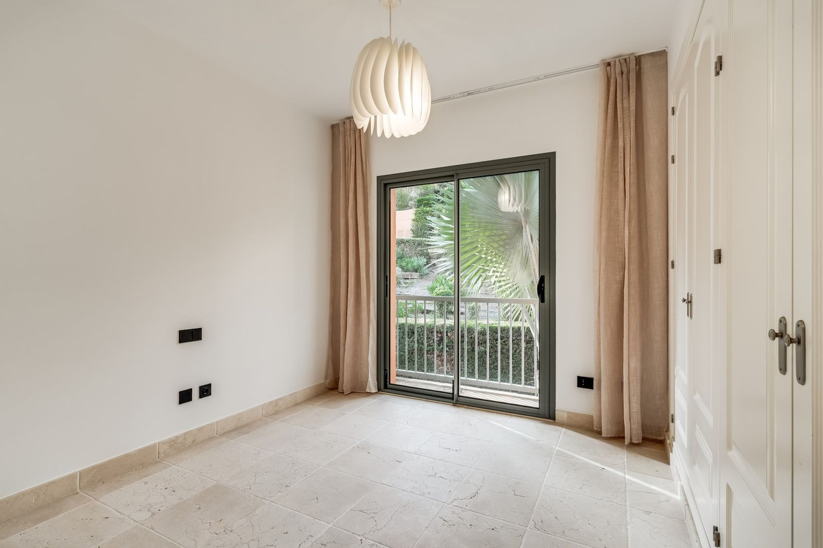 Photo 14 Middle Floor Apartment Atalaya, Costa del Sol, Málaga – R4917337