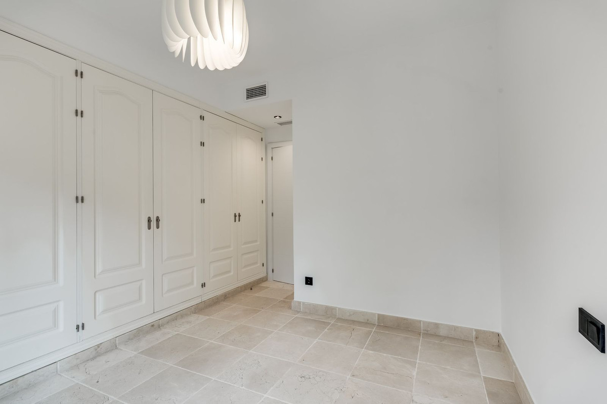 Photo 15 Middle Floor Apartment Atalaya, Costa del Sol, Málaga – R4917337