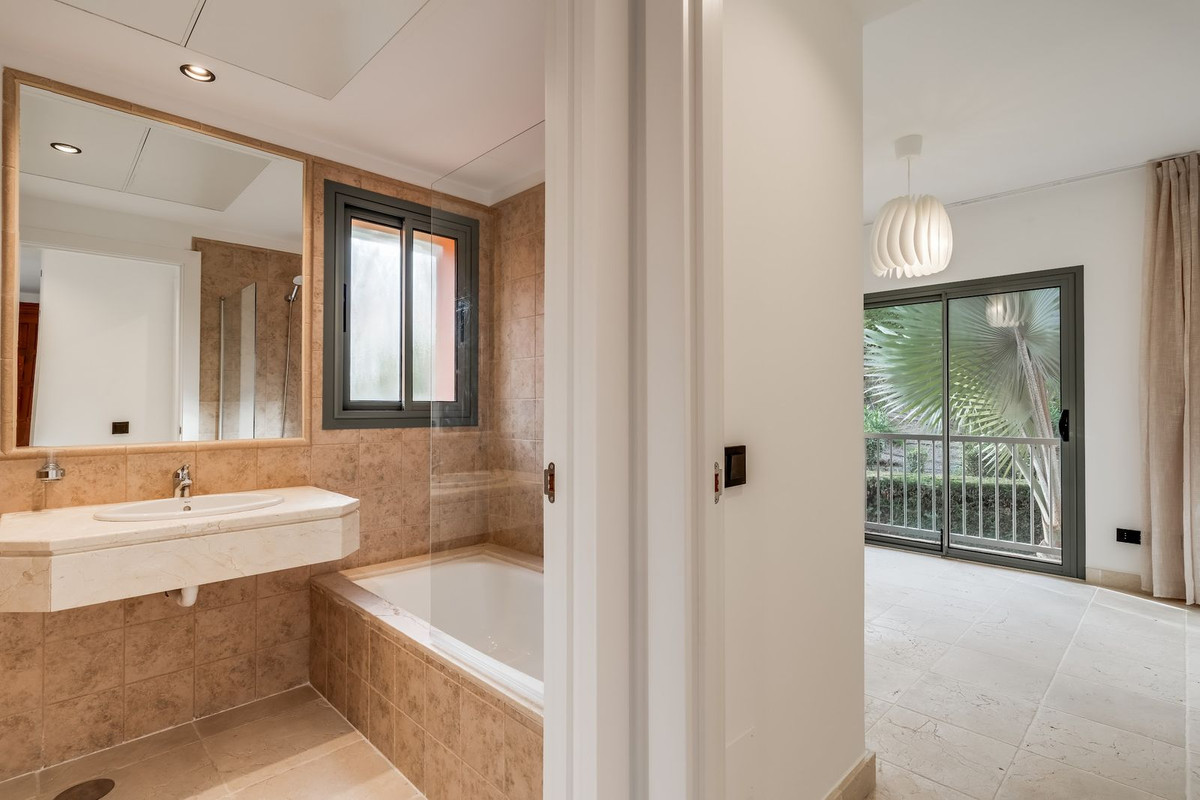 Photo 17 Middle Floor Apartment Atalaya, Costa del Sol, Málaga – R4917337